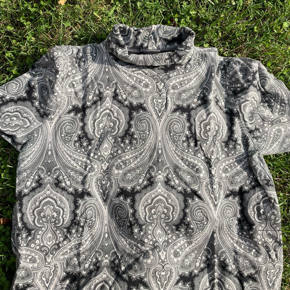 Black & White Paisley Turtle Neck